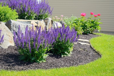 Planting and flowerbed edging in Ozaukee County, Cedarburg, Mequon, and beyond