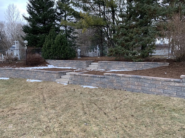 retaining wall installation for Mequon, Milwaukee, and Ozaukee County properties 